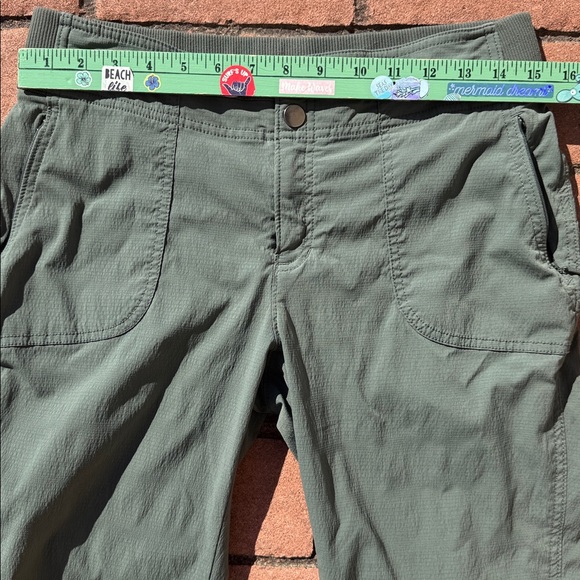 Athleta Sage Green Cargo Pants Ankle Women’s Size 8 T - Picture 7 of 13